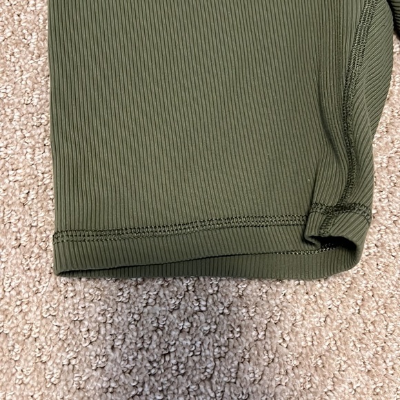 Aerie offline bike shorts size medium, perfect condition - Picture 2 of 6